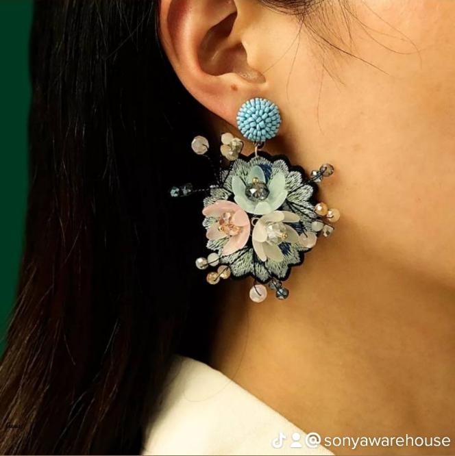 Women's Dangling Flower Earrings